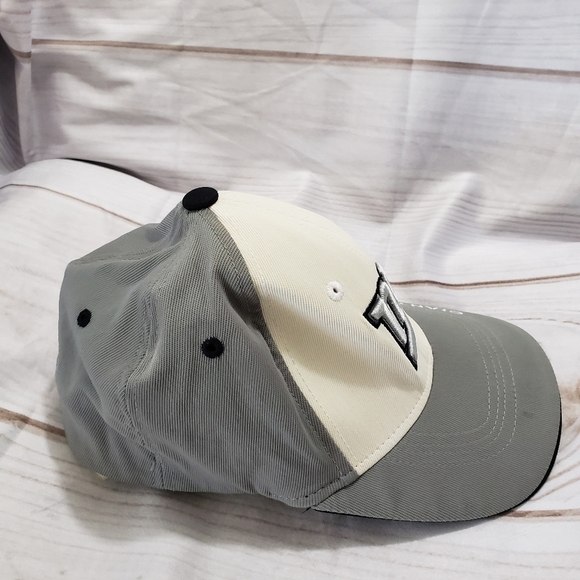 Reebok New York Giants Baseball Hat Stretch Fit Gray Black Silver Embroidered - Picture 3 of 11